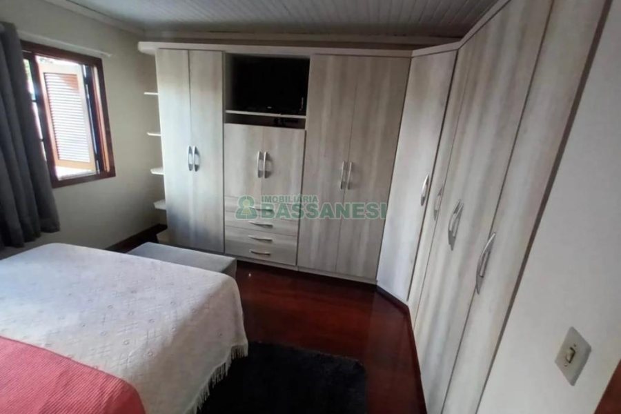Casa com 110m², 2 dormitórios, 2 vagas, no bairro Santa Lúcia em Caxias do Sul para Comprar
