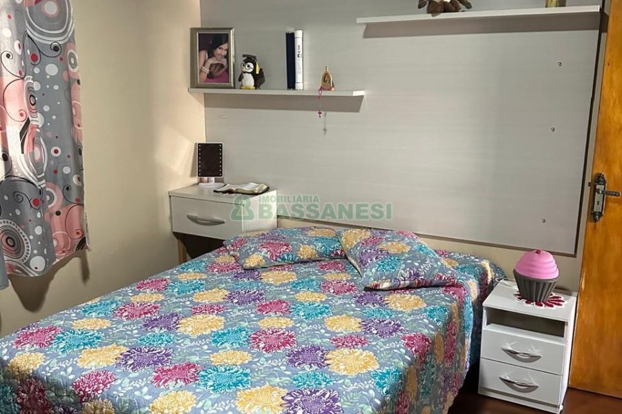 Casa com 110m², 2 dormitórios, 2 vagas, no bairro Santa Lúcia em Caxias do Sul para Comprar