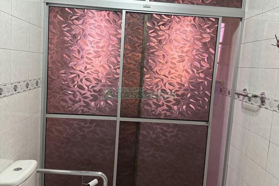 Casa com 110m², 2 dormitórios, 2 vagas, no bairro Santa Lúcia em Caxias do Sul para Comprar