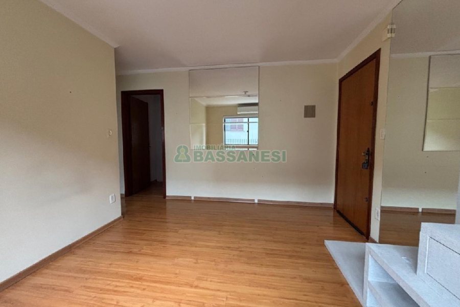 Apartamento com 80m², 3 dormitórios, 2 vagas, no bairro Petrópolis em Caxias do Sul para Alugar