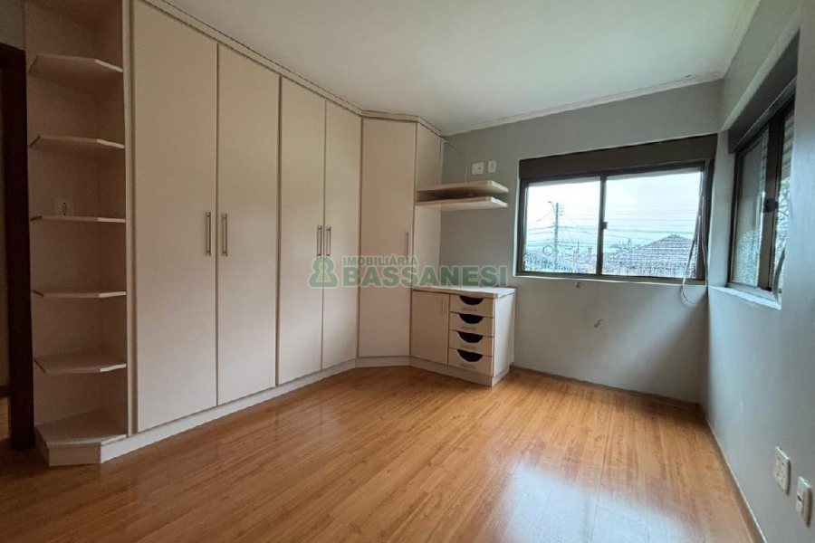 Apartamento com 80m², 3 dormitórios, 2 vagas, no bairro Petrópolis em Caxias do Sul para Alugar