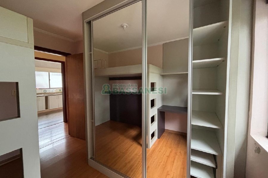 Apartamento com 80m², 3 dormitórios, 2 vagas, no bairro Petrópolis em Caxias do Sul para Alugar