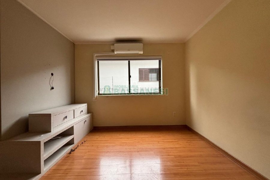 Apartamento com 80m², 3 dormitórios, 2 vagas, no bairro Petrópolis em Caxias do Sul para Alugar