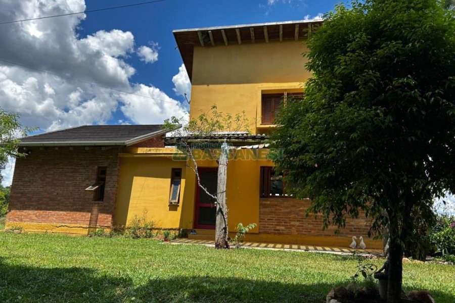 Chácara com 1600m², 3 dormitórios, no bairro 3 Legua em Caxias do Sul para Comprar