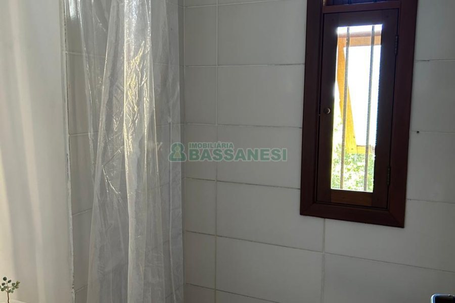 Chácara com 1600m², 3 dormitórios, no bairro 3 Legua em Caxias do Sul para Comprar