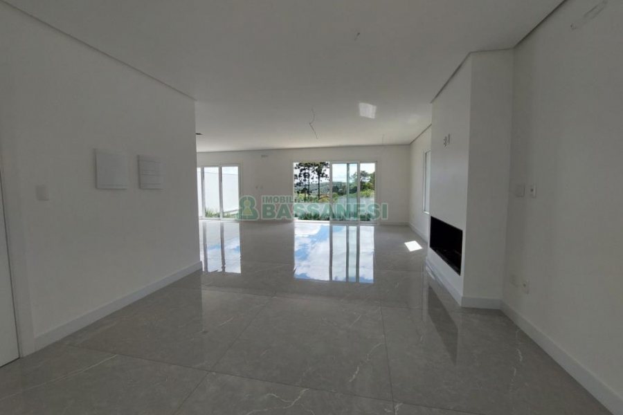 Casa com 228m², 3 dormitórios, 2 vagas, no bairro Nossa Senhora da Saúde em Caxias do Sul para Comprar