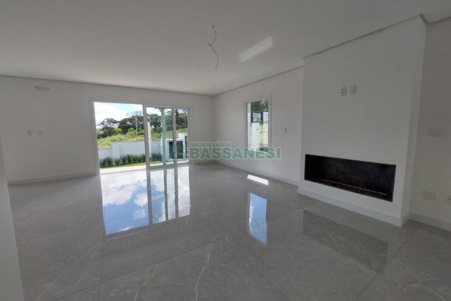 Casa com 228m², 3 dormitórios, 2 vagas, no bairro Nossa Senhora da Saúde em Caxias do Sul para Comprar