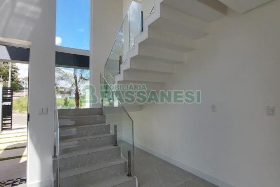 Casa com 228m², 3 dormitórios, 2 vagas, no bairro Nossa Senhora da Saúde em Caxias do Sul para Comprar