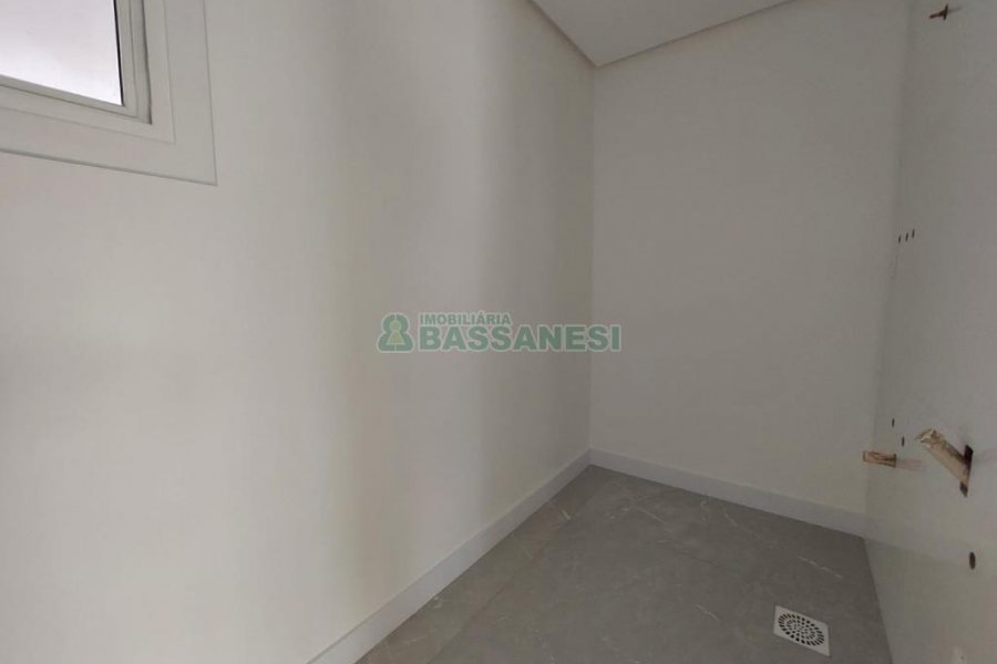 Casa com 228m², 3 dormitórios, 2 vagas, no bairro Nossa Senhora da Saúde em Caxias do Sul para Comprar