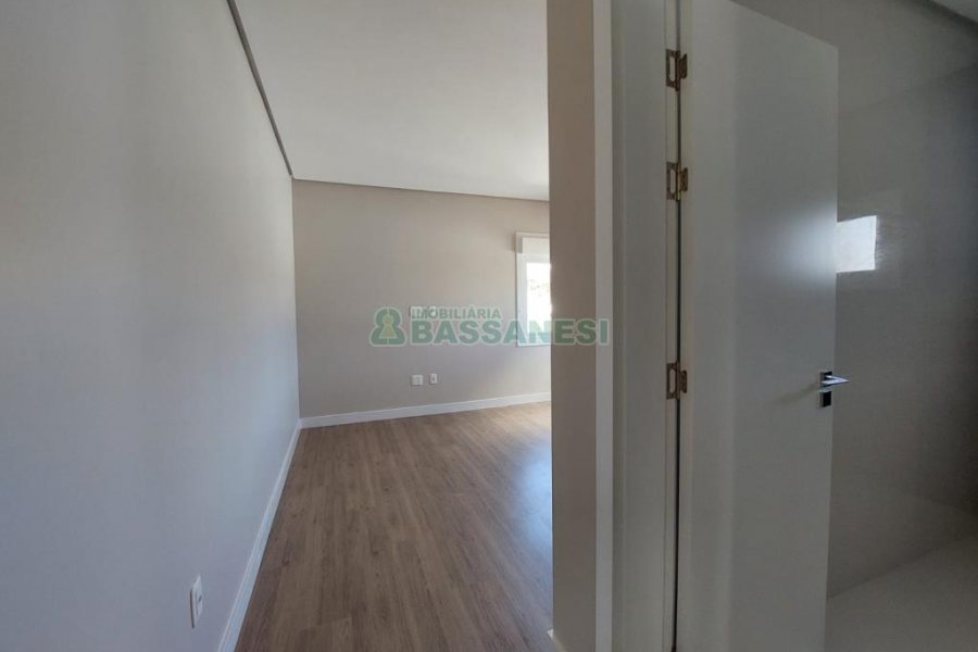 Casa com 228m², 3 dormitórios, 2 vagas, no bairro Nossa Senhora da Saúde em Caxias do Sul para Comprar