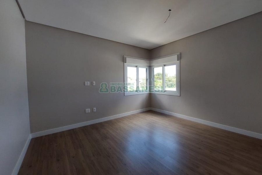 Casa com 228m², 3 dormitórios, 2 vagas, no bairro Nossa Senhora da Saúde em Caxias do Sul para Comprar