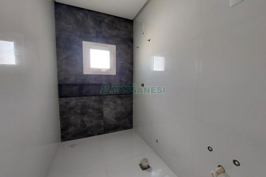 Casa com 228m², 3 dormitórios, 2 vagas, no bairro Nossa Senhora da Saúde em Caxias do Sul para Comprar