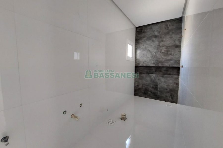 Casa com 228m², 3 dormitórios, 2 vagas, no bairro Nossa Senhora da Saúde em Caxias do Sul para Comprar