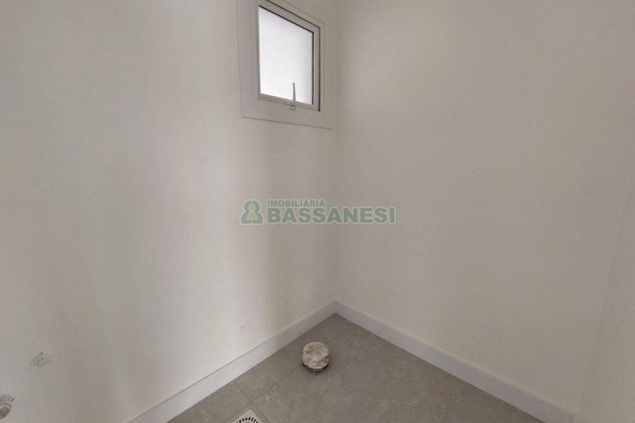 Casa com 228m², 3 dormitórios, 2 vagas, no bairro Nossa Senhora da Saúde em Caxias do Sul para Comprar