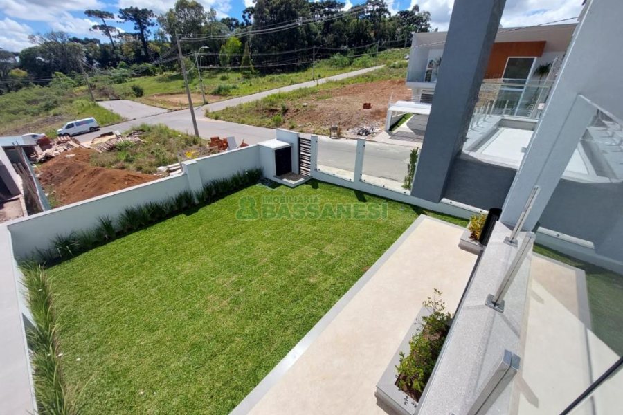 Casa com 228m², 3 dormitórios, 2 vagas, no bairro Nossa Senhora da Saúde em Caxias do Sul para Comprar