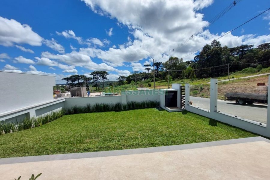 Casa com 228m², 3 dormitórios, 2 vagas, no bairro Nossa Senhora da Saúde em Caxias do Sul para Comprar