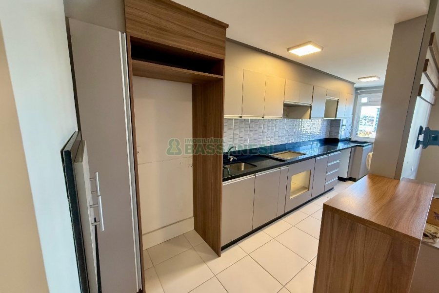 Apto Mobiliado com 75m², 2 dormitórios, 2 vagas, no bairro Lourdes em Caxias do Sul para Alugar