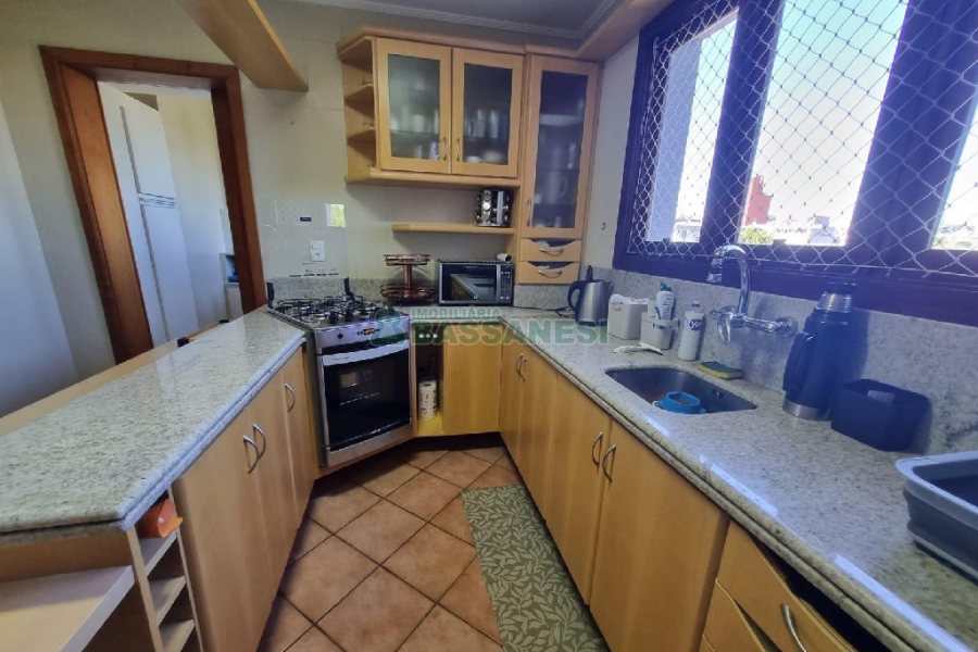 Apto Mobiliado com 88m², 3 dormitórios, 1 vaga, no bairro Cristo Redentor em Caxias do Sul para Alugar