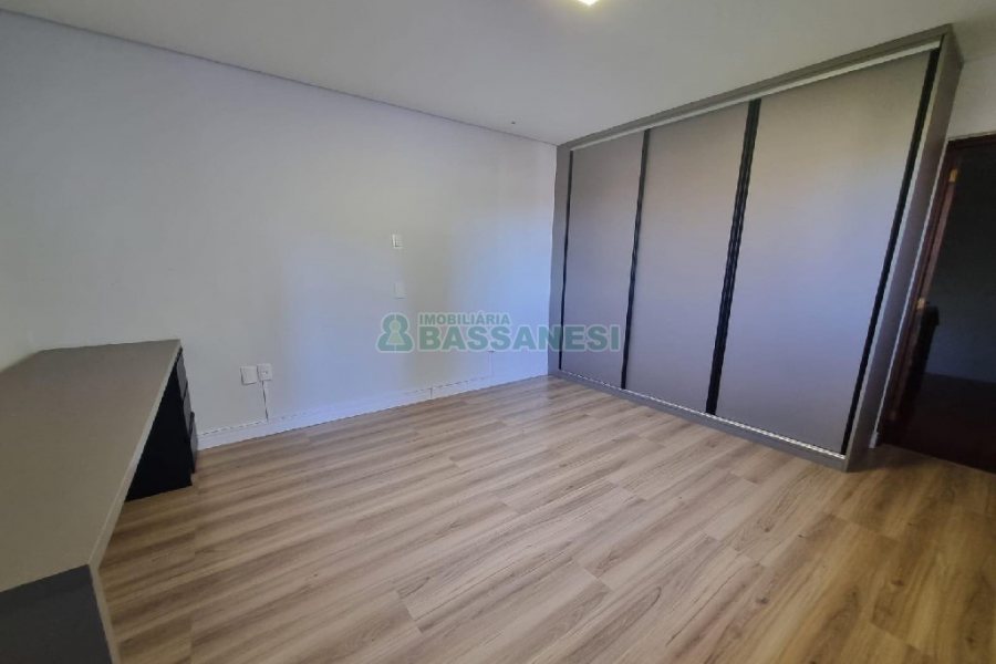 Apto Mobiliado com 88m², 3 dormitórios, 1 vaga, no bairro Cristo Redentor em Caxias do Sul para Alugar