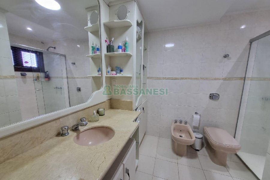 Apto Mobiliado com 88m², 3 dormitórios, 1 vaga, no bairro Cristo Redentor em Caxias do Sul para Alugar