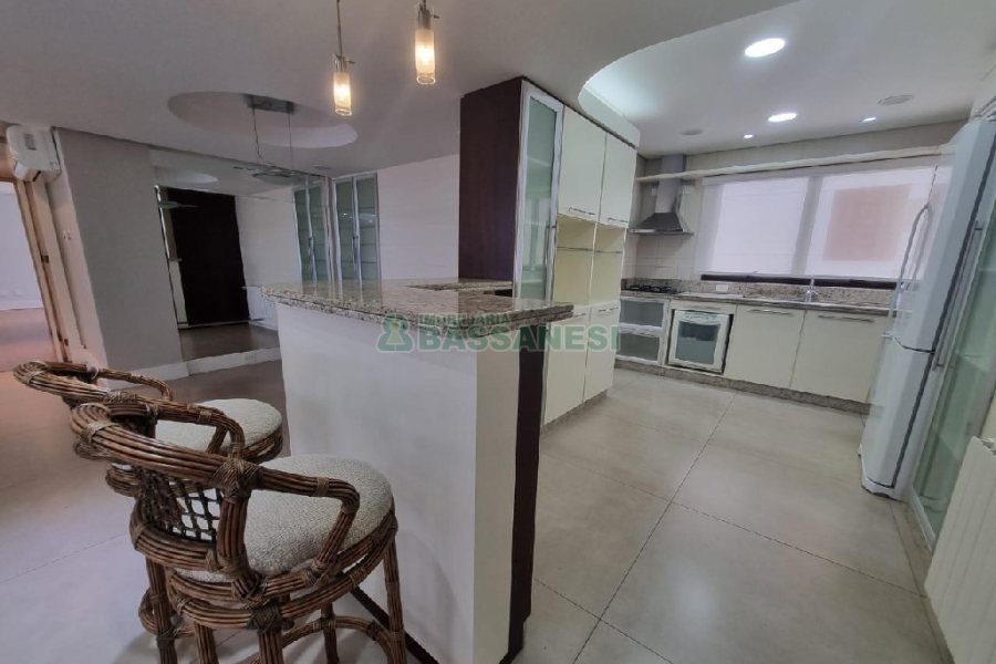 Apartamento com 154m², 3 dormitórios, 3 vagas, no bairro Madureira em Caxias do Sul para Alugar ou Comprar