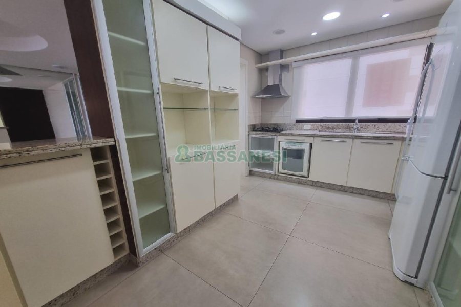 Apartamento com 154m², 3 dormitórios, 3 vagas, no bairro Madureira em Caxias do Sul para Alugar ou Comprar