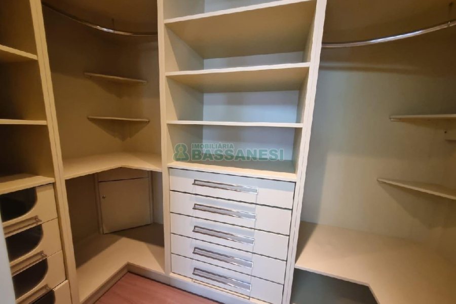 Apartamento com 154m², 3 dormitórios, 3 vagas, no bairro Madureira em Caxias do Sul para Alugar ou Comprar