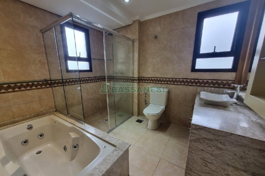 Apartamento com 154m², 3 dormitórios, 3 vagas, no bairro Madureira em Caxias do Sul para Alugar ou Comprar