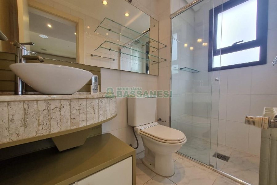 Apartamento com 154m², 3 dormitórios, 3 vagas, no bairro Madureira em Caxias do Sul para Alugar ou Comprar