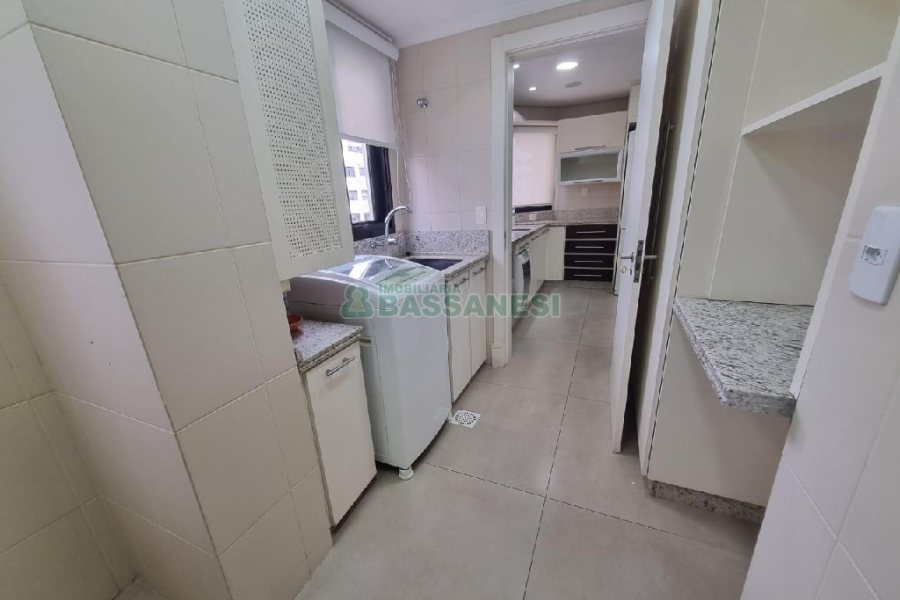 Apartamento com 154m², 3 dormitórios, 3 vagas, no bairro Madureira em Caxias do Sul para Alugar ou Comprar