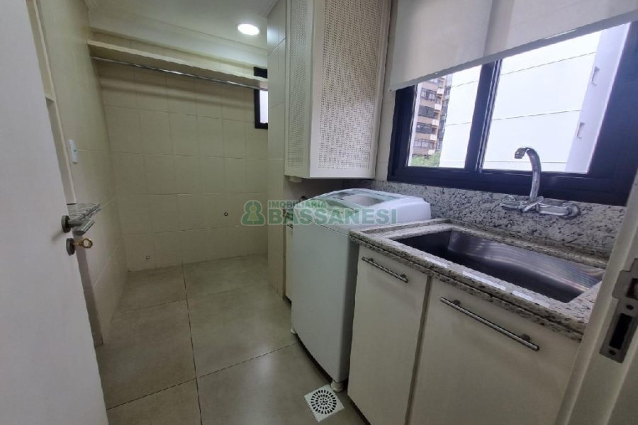 Apartamento com 154m², 3 dormitórios, 3 vagas, no bairro Madureira em Caxias do Sul para Alugar ou Comprar
