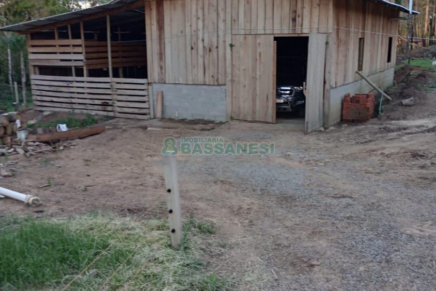 Chácara com 21124m², no bairro Vila Oliva em Caxias do Sul para Comprar