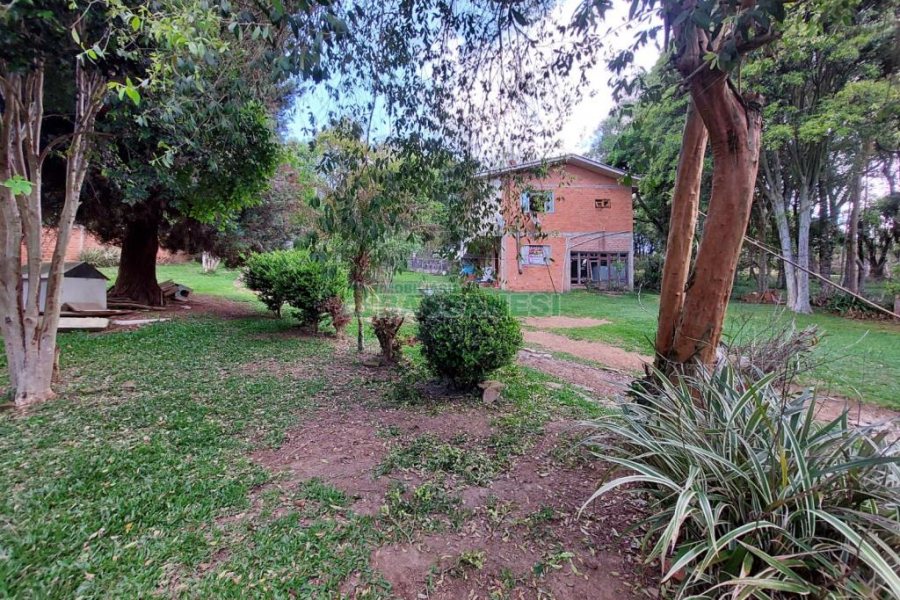 Casa com 306m², 3 dormitórios, 1 vaga, no bairro Pedancino em Caxias do Sul para Comprar