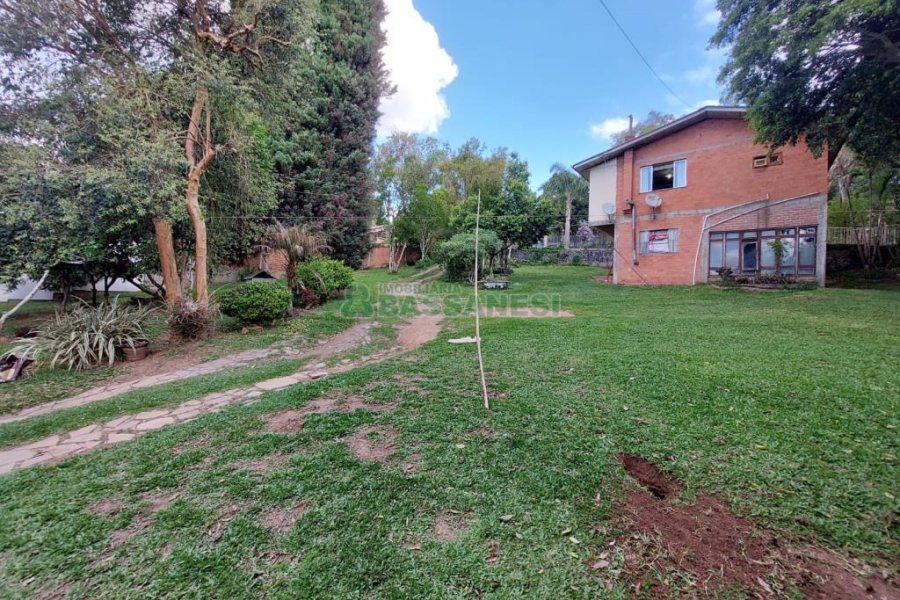 Casa com 306m², 3 dormitórios, 1 vaga, no bairro Pedancino em Caxias do Sul para Comprar