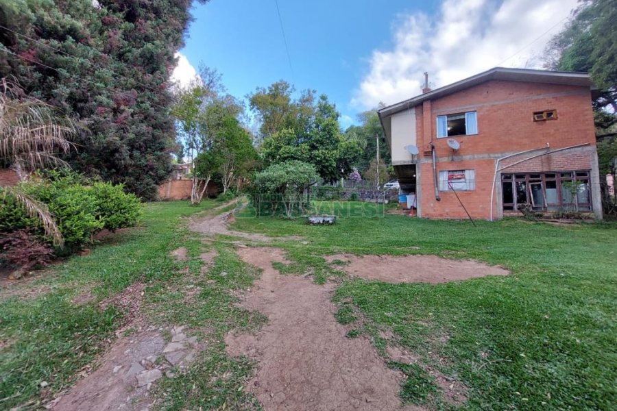 Casa com 306m², 3 dormitórios, 1 vaga, no bairro Pedancino em Caxias do Sul para Comprar