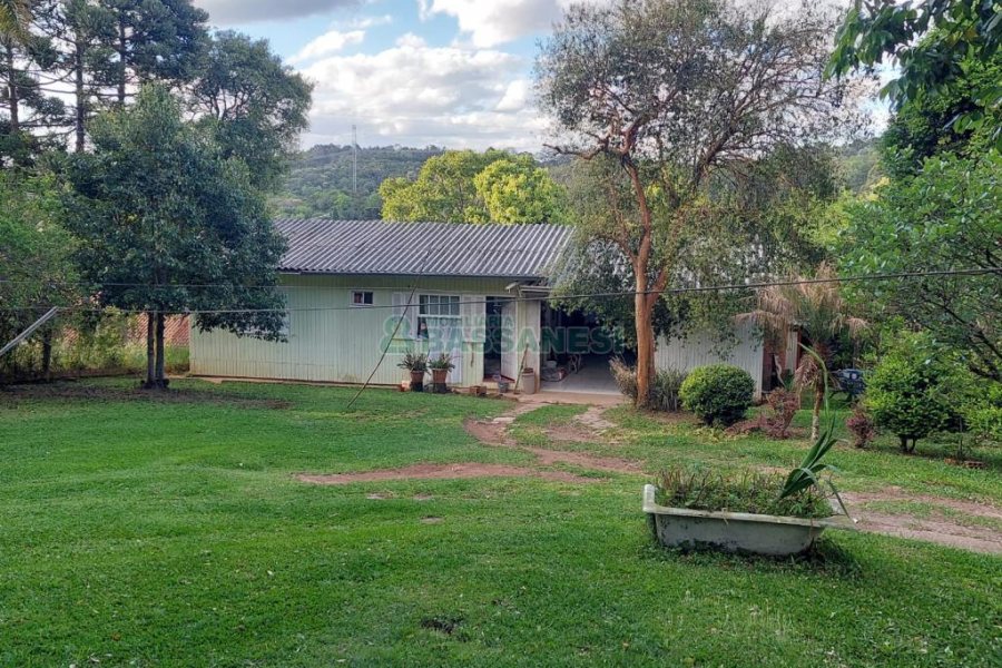 Casa com 306m², 3 dormitórios, 1 vaga, no bairro Pedancino em Caxias do Sul para Comprar