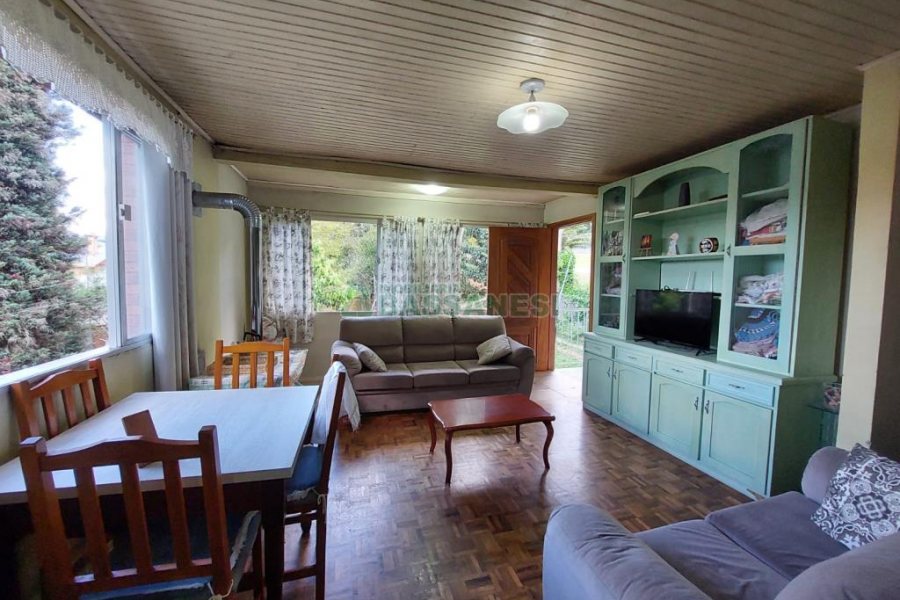 Casa com 306m², 3 dormitórios, 1 vaga, no bairro Pedancino em Caxias do Sul para Comprar