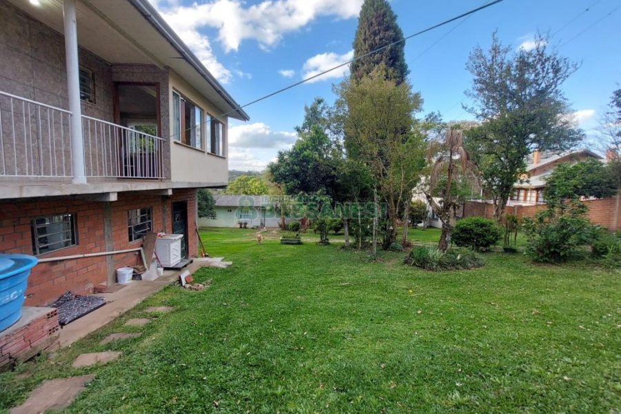 Casa com 306m², 3 dormitórios, 1 vaga, no bairro Pedancino em Caxias do Sul para Comprar