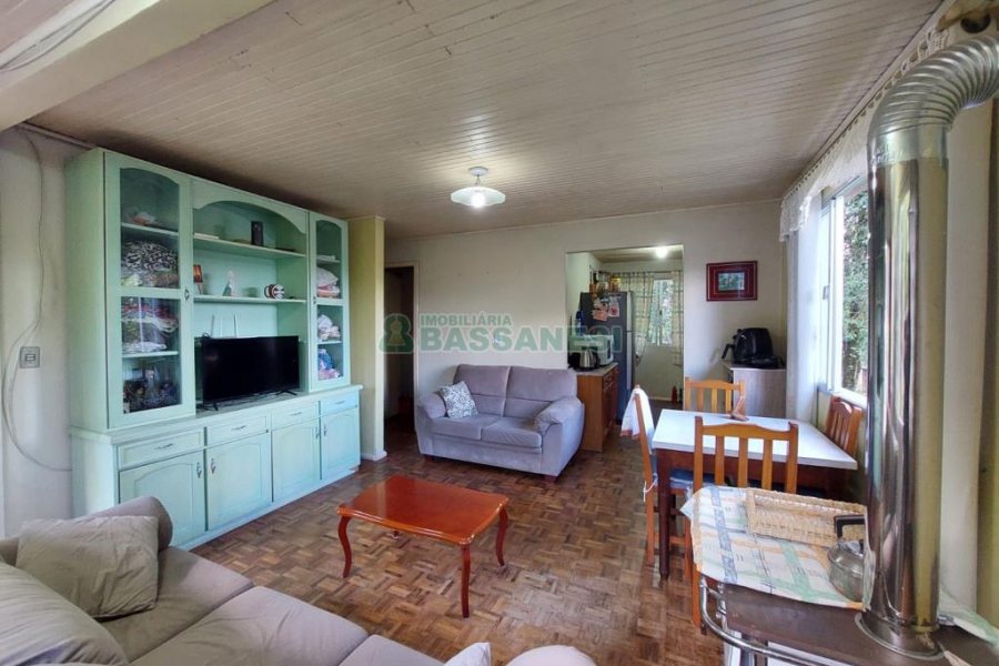 Casa com 306m², 3 dormitórios, 1 vaga, no bairro Pedancino em Caxias do Sul para Comprar