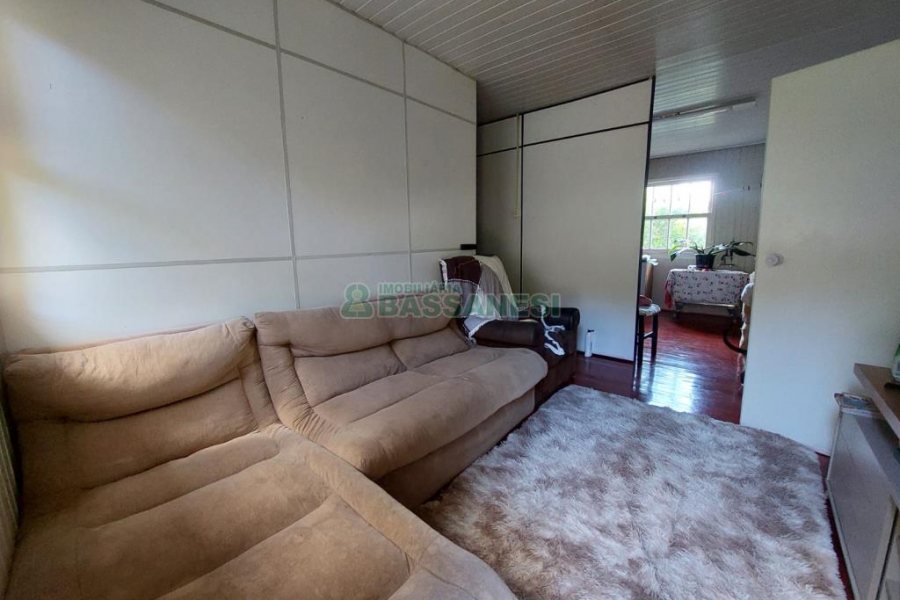 Casa com 306m², 3 dormitórios, 1 vaga, no bairro Pedancino em Caxias do Sul para Comprar