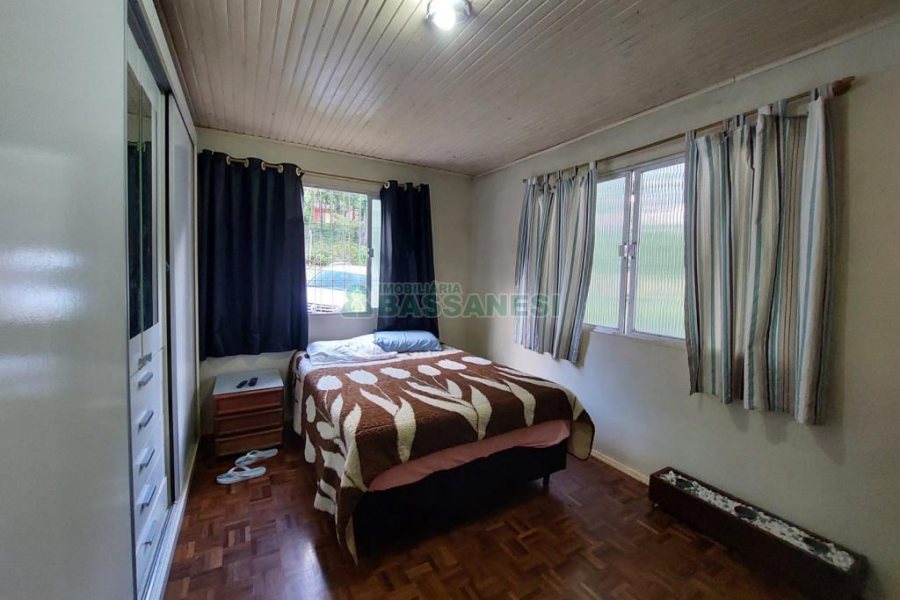 Casa com 306m², 3 dormitórios, 1 vaga, no bairro Pedancino em Caxias do Sul para Comprar