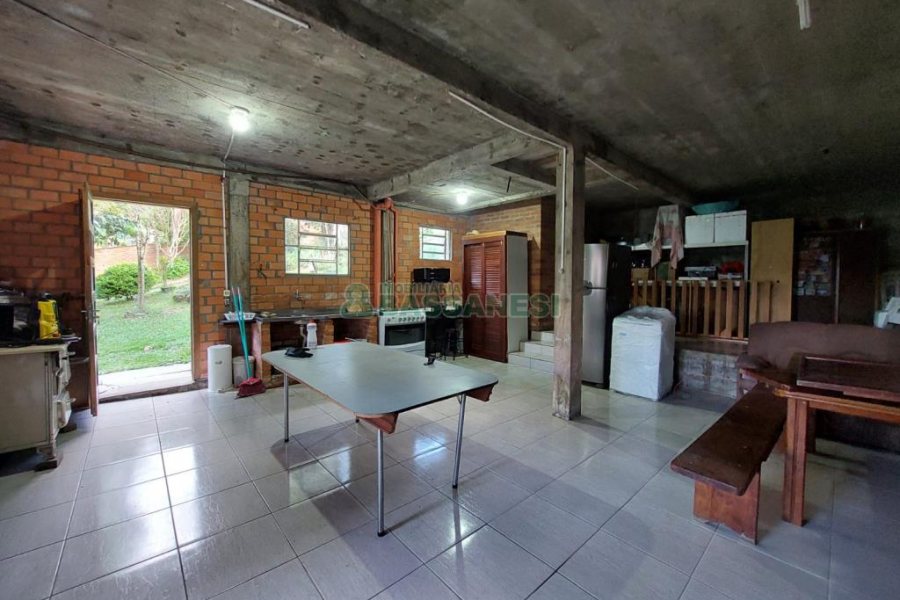 Casa com 306m², 3 dormitórios, 1 vaga, no bairro Pedancino em Caxias do Sul para Comprar