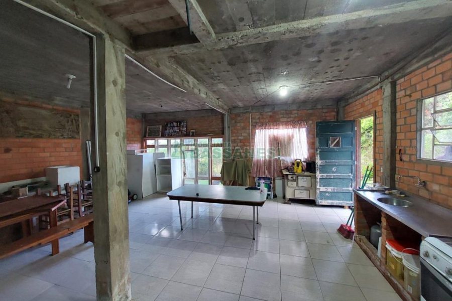 Casa com 306m², 3 dormitórios, 1 vaga, no bairro Pedancino em Caxias do Sul para Comprar