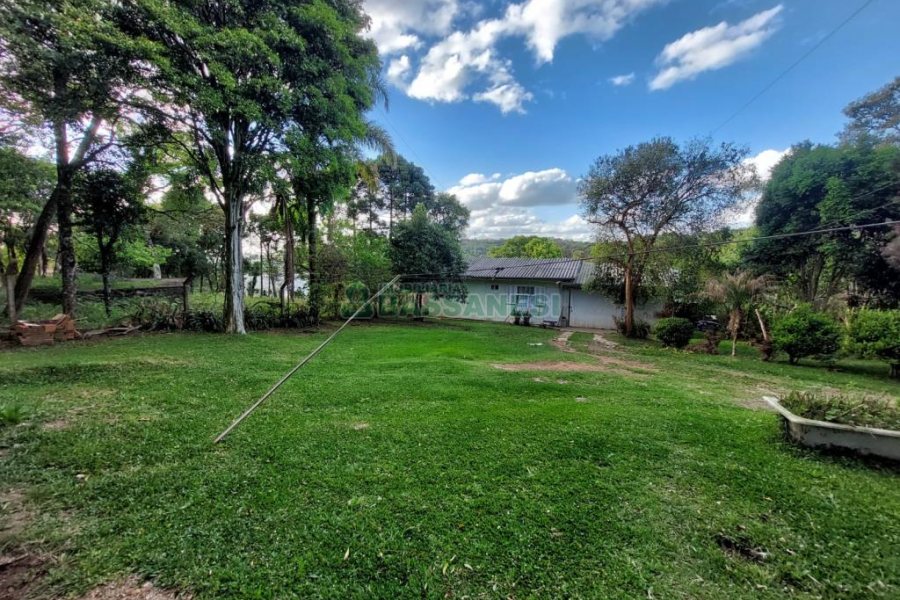 Casa com 306m², 3 dormitórios, 1 vaga, no bairro Pedancino em Caxias do Sul para Comprar