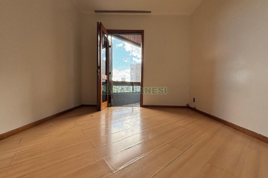 Apartamento com 140m², 3 dormitórios, 2 vagas, no bairro São Leopoldo em Caxias do Sul para Alugar