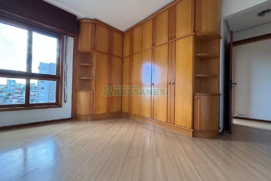 Apartamento com 140m², 3 dormitórios, 2 vagas, no bairro São Leopoldo em Caxias do Sul para Alugar