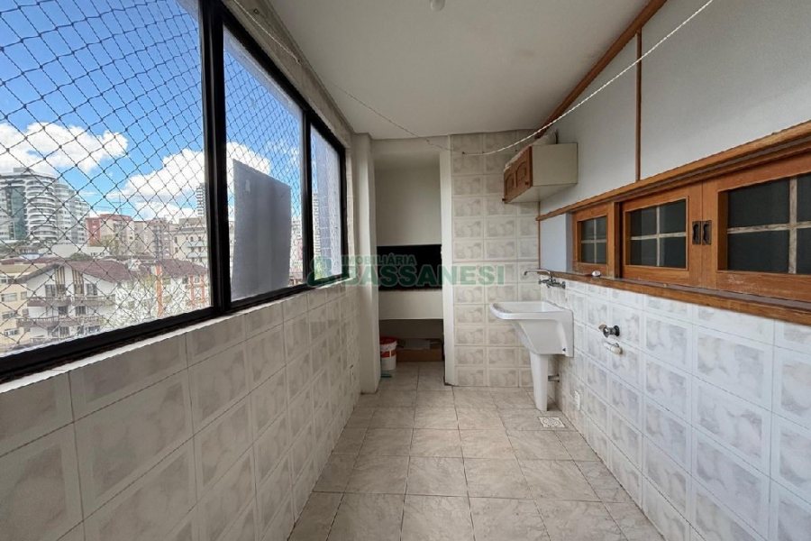 Apartamento com 140m², 3 dormitórios, 2 vagas, no bairro São Leopoldo em Caxias do Sul para Alugar