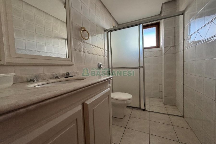 Apartamento com 140m², 3 dormitórios, 2 vagas, no bairro São Leopoldo em Caxias do Sul para Alugar