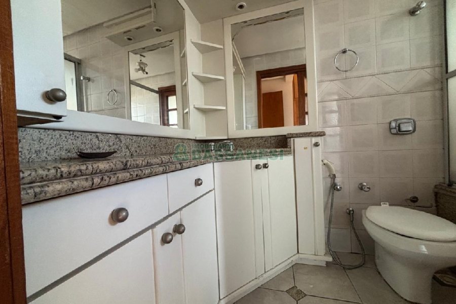 Apartamento com 140m², 3 dormitórios, 2 vagas, no bairro São Leopoldo em Caxias do Sul para Alugar