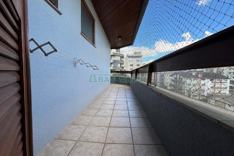 Apartamento com 140m², 3 dormitórios, 2 vagas, no bairro São Leopoldo em Caxias do Sul para Alugar